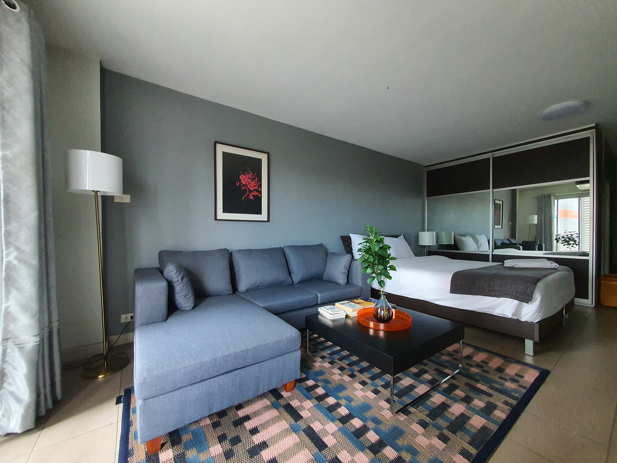 Sathorn Terrace Apartment